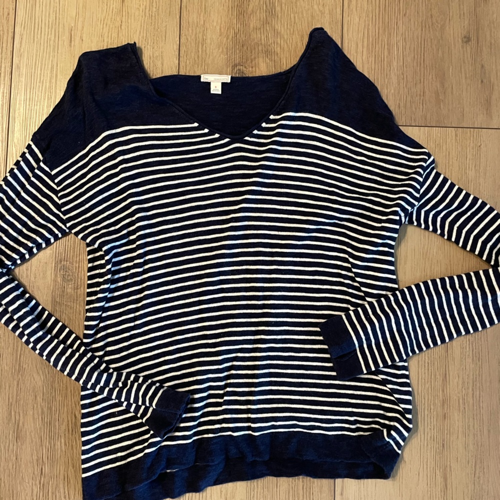 GAP Stripes V Neck